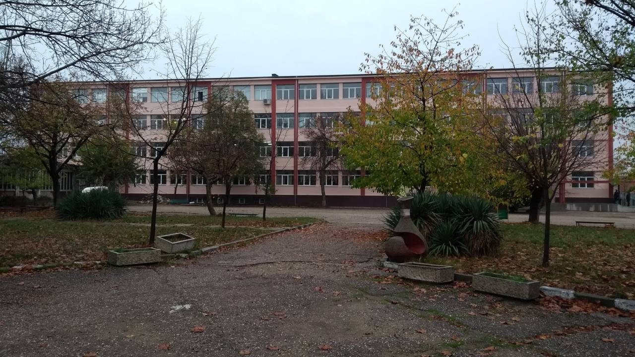 Обновената сграда на ПГ "Професор доктор Асен Златаров"